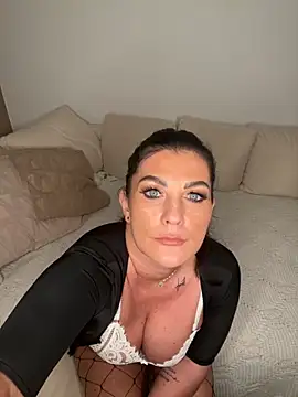 Snapshot of Nola_Luxx-offiziell chatting on September 2025 06:29:01 PM Nola Luxx-offiziell online show from September 2025 06:29:01 PM