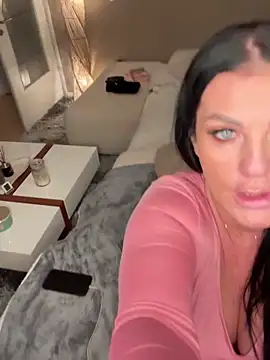 Snapshot of Nola_Luxx-offiziell chatting on September 2025 07:28:01 PM Nola Luxx-offiziell online show from September 2025 07:28:01 PM