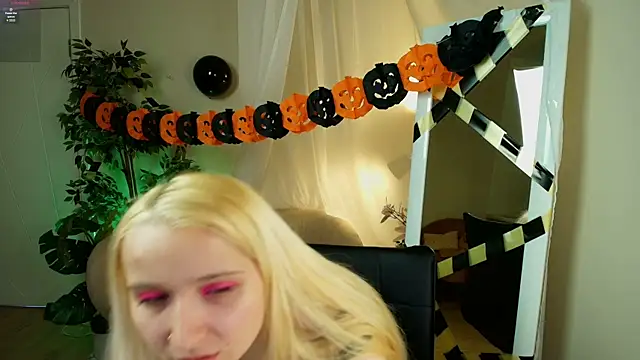 Milana Key online show from October 2025 10:06:02 PM