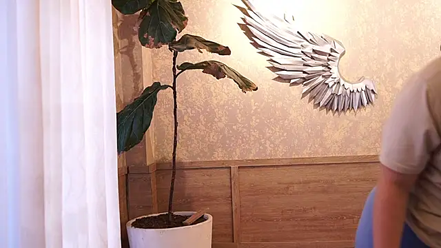 Tayler Kim online show from September 2025 03:46:01 PM