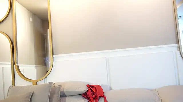 Tayler Kim online show from October 2025 06:38:02 PM