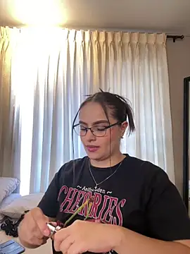 Tayler Kim online show from April 2026 06:28:01 PM