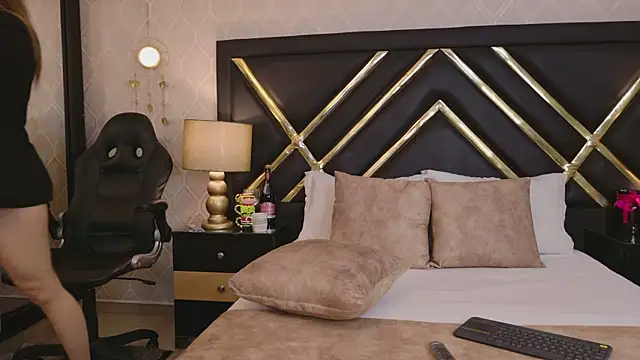 ZoeWilliis online show from November 2025 12:50:02 PM