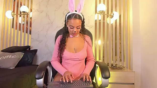 Melaniegh  online show from October 2025 11:24:01 AM