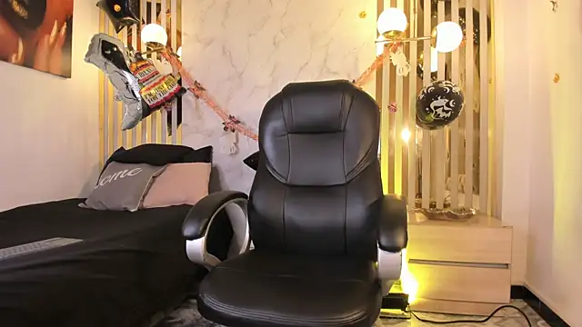 Melaniegh  online show from October 2025 11:27:01 AM