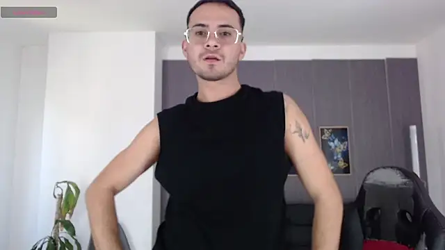 Arontrey21 online show from September 2025 07:25:01 PM