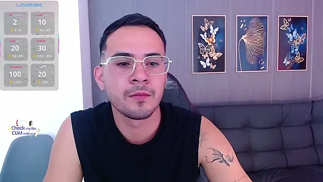 Arontrey21 online show from September 2025 08:32:01 PM