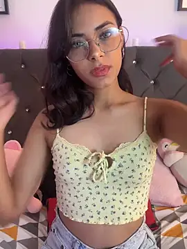 Im Lyan online show from October 2025 03:32:02 PM