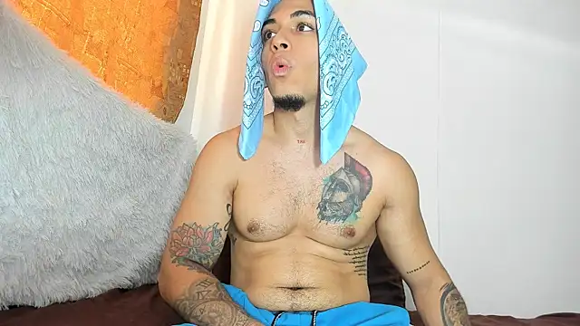 Snapshot of magic_mike_26 chatting on May 2026 06:05:01 PM magic mike 26 online show from May 2026 06:05:01 PM