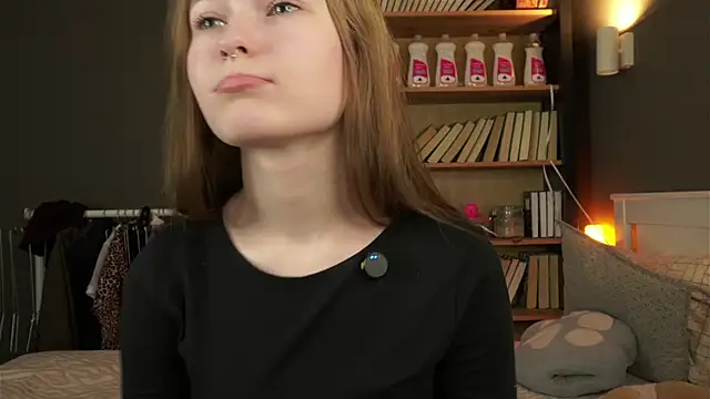 LynHillaire online show from February 2026 11:18:01 AM