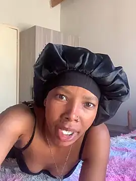 Snapshot of Pretty_Beauty chatting on October 2025 11:32:02 AM Pretty Beauty online show from October 2025 11:32:02 AM