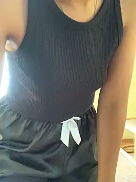 Snapshot of Pretty_Beauty chatting on October 2025 09:11:04 AM Pretty Beauty online show from October 2025 09:11:04 AM