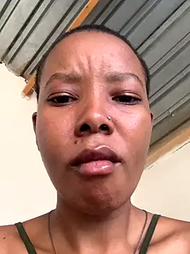 Snapshot of Pretty_Beauty chatting on November 2025 11:01:02 AM Pretty Beauty online show from November 2025 11:01:02 AM