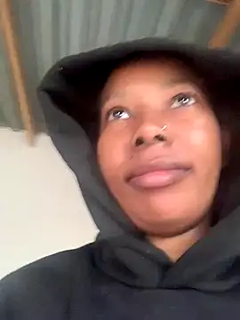 Snapshot of Pretty_Beauty chatting on November 2025 02:51:02 PM Pretty Beauty online show from November 2025 02:51:02 PM