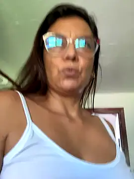 Snapshot of YadiraOrozco chatting on November 2025 02:48:02 PM YadiraOrozco online show from November 2025 02:48:02 PM