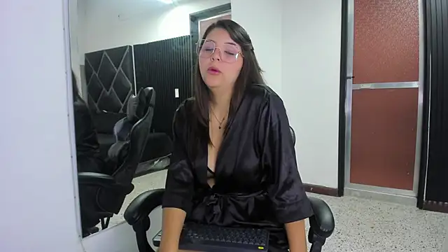 Charlotte-Star online show from September 2025 08:02:02 PM