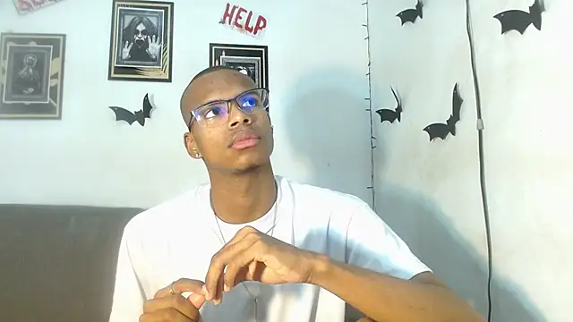 criss zuri online show from October 2025 11:45:02 AM