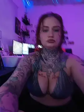 Snapshot of blazed_vixen chatting on June 2026 11:38:02 PM blazed vixen online show from June 2026 11:38:02 PM