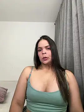 Snapshot of helen_palmer chatting on May 2026 01:33:01 AM helen palmer online show from May 2026 01:33:01 AM