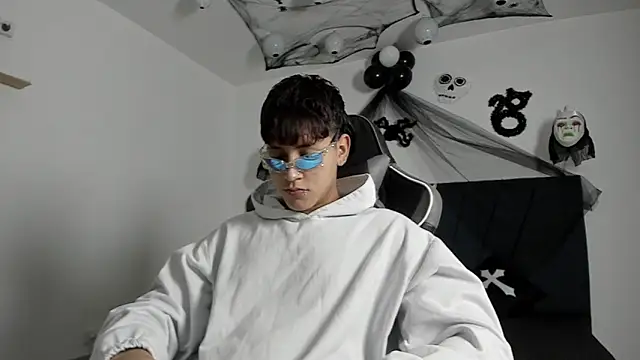 zeusapollofuck online show from October 2025 10:11:01 PM