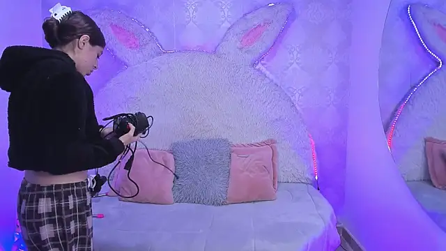 Gaby louse online show from April 2026 07:43:01 PM