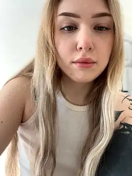 Snapshot of elliss_ chatting on September 2025 07:13:02 AM elliss online show from September 2025 07:13:02 AM