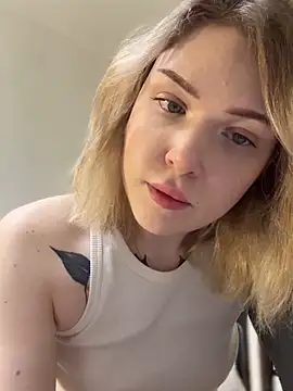 Snapshot of elliss_ chatting on October 2025 03:08:01 PM elliss online show from October 2025 03:08:01 PM