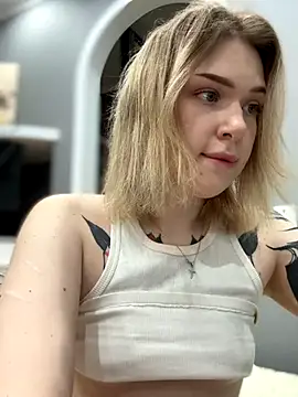 Snapshot of elliss_ chatting on October 2025 01:23:04 PM elliss online show from October 2025 01:23:04 PM