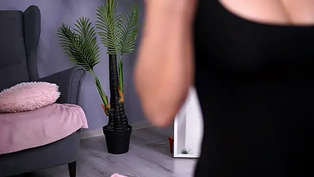 SarahMystique online show from November 2025 04:44:01 PM