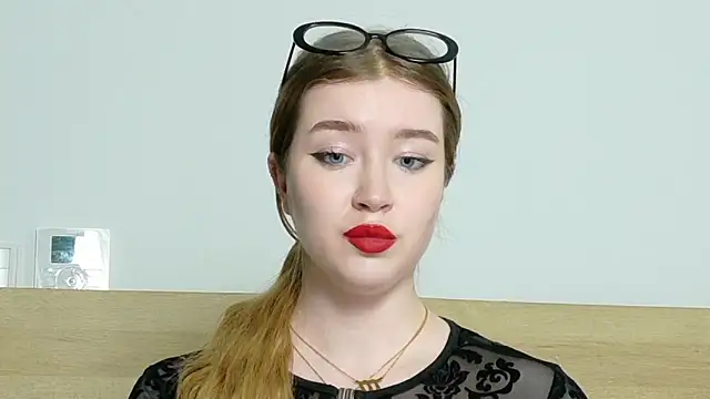 Rebecca Lace online show from September 2025 01:33:01 PM