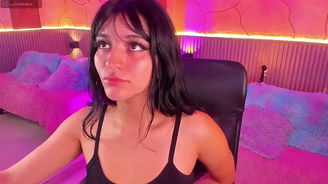 LindaWz  online show from October 2025 04:55:02 AM