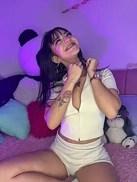 Snapshot of LindaWz_ chatting on April 2026 07:02:02 AM LindaWz online show from April 2026 07:02:02 AM