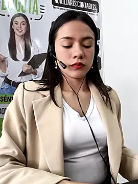 CHARLOTTE  05 online show from November 2025 12:37:02 PM