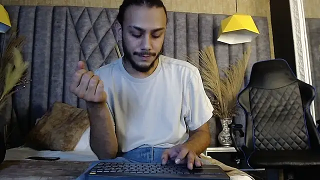 Boss Domiinator online show from October 2025 03:04:01 AM