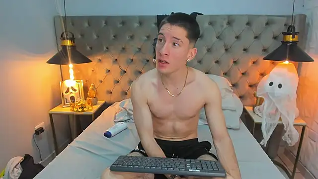 HunterHeat  online show from October 2025 08:07:02 PM