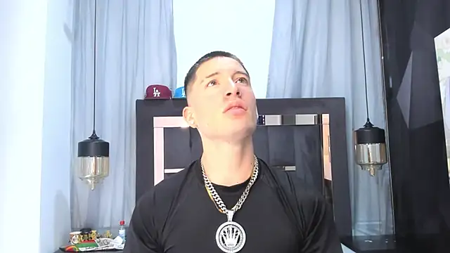 HunterHeat  online show from April 2026 02:50:01 PM