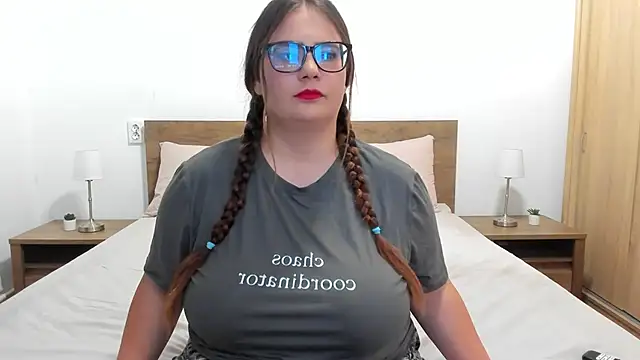 Snapshot of amiravyxen chatting on September 2025 05:56:02 PM amiravyxen online show from September 2025 05:56:02 PM