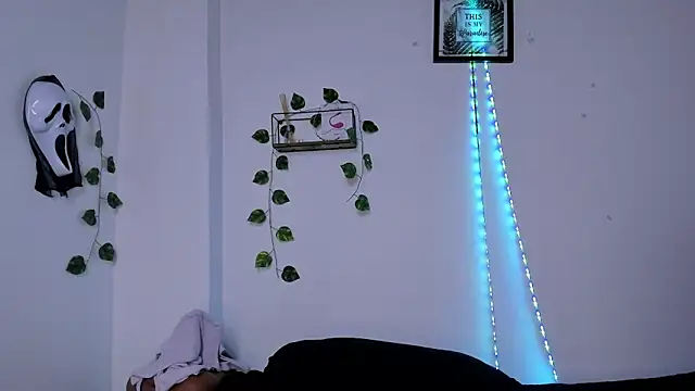 Michluxe 69 online show from November 2025 10:52:02 PM