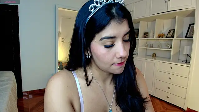 nina moen online show from November 2025 03:19:01 AM