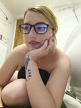 Sakura 2000 online show from June 2026 07:01:02 PM