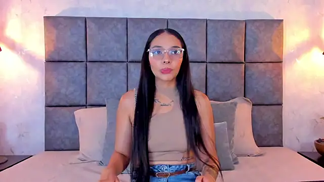 Roseaurora online show from April 2026 12:21:01 PM