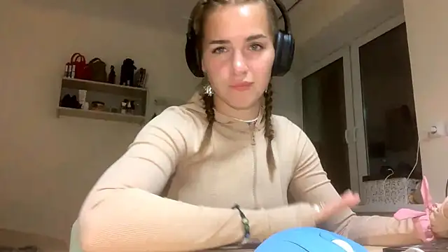 BunnyTiedeman online show from September 2025 05:49:01 PM