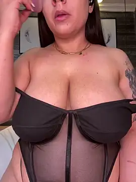 SophieCurves online show from September 2025 07:37:01 PM