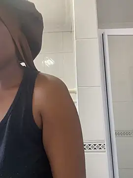 Snapshot of Moonzy77 chatting on September 2025 10:53:02 AM Moonzy77 online show from September 2025 10:53:02 AM