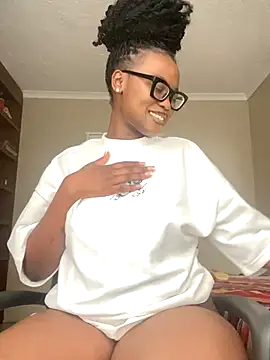 Snapshot of Moonzy77 chatting on October 2025 12:50:02 PM Moonzy77 online show from October 2025 12:50:02 PM