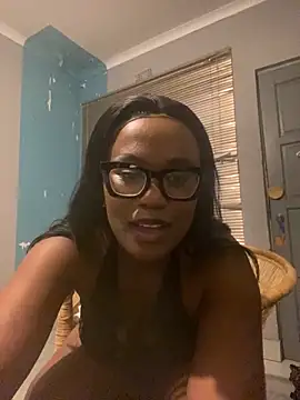 Snapshot of Moonzy77 chatting on October 2025 07:48:01 PM Moonzy77 online show from October 2025 07:48:01 PM