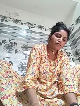 Snapshot of LUCKY_cut chatting on April 2026 04:21:02 AM LUCKY cut online show from April 2026 04:21:02 AM