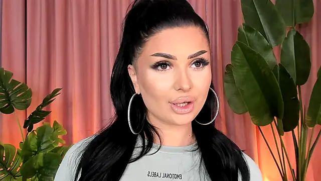 Snapshot of KylieKroftt chatting on October 2025 02:38:02 PM KylieKroftt online show from October 2025 02:38:02 PM