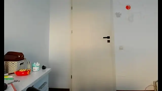 crystalxx18 online show from October 2025 06:43:01 AM