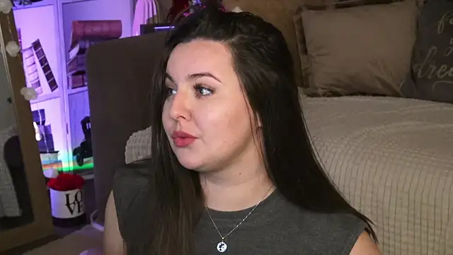 Mia Swano online show from April 2026 09:39:01 PM